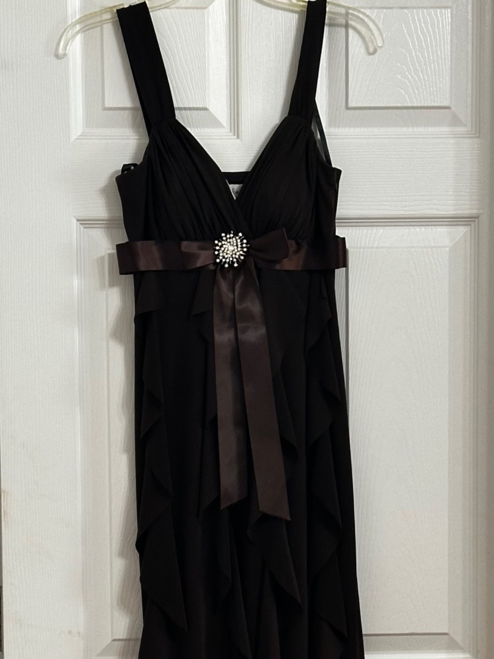 Betsy & Adam Linda Bernell Brown Y2K Ruffle Jeweled Formal Gown Size 4